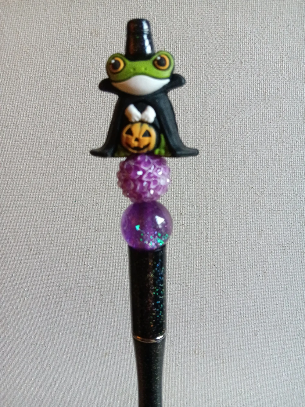 Halloween-Themed Beaded Pen with Froggy Vampire